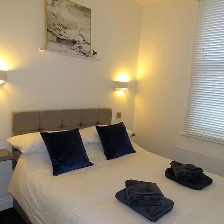 Apt 3 - Queens Court Скарборо Екстер'єр фото