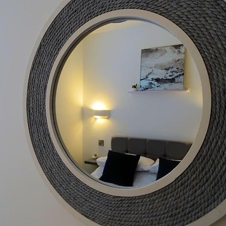 Apt 3 - Queens Court Скарборо Екстер'єр фото