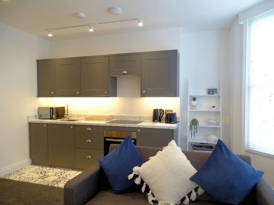 Apt 3 - Queens Court Скарборо Екстер'єр фото